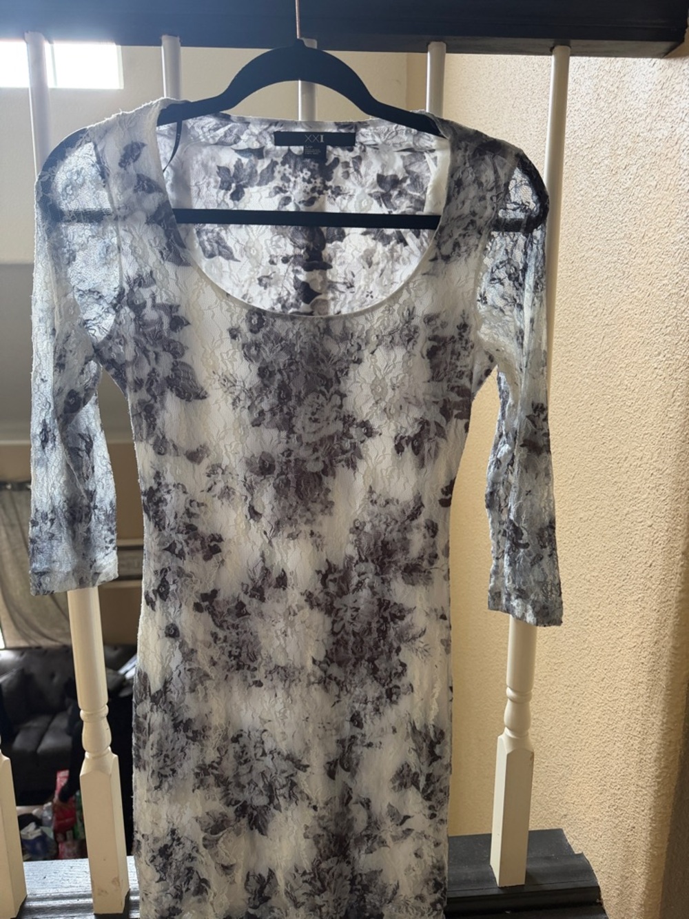 Forever 21 White and Black Floral Lace Bodycon Dress